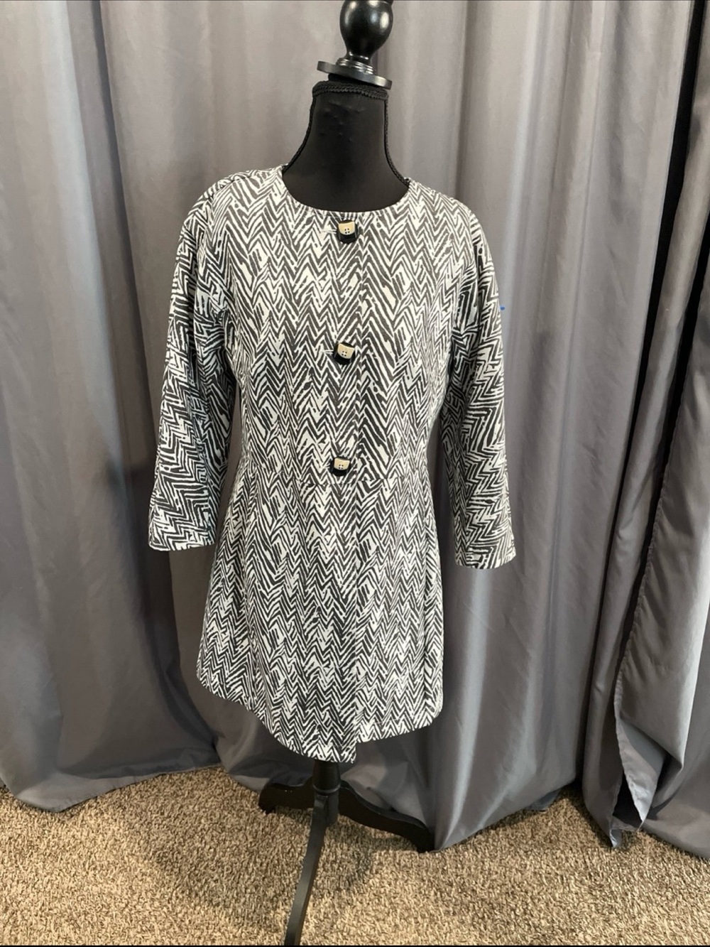 Cabi ponte zigzag knit button down coat size medium